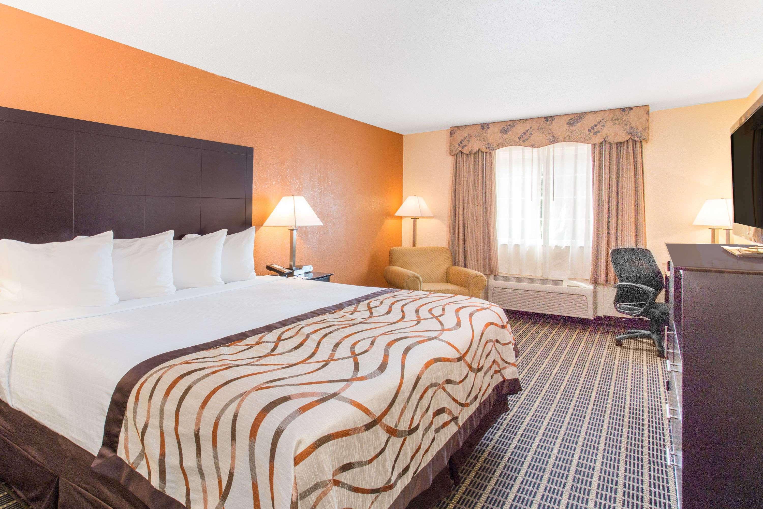 Baymont By Wyndham Muskegon Hotell Exteriör bild