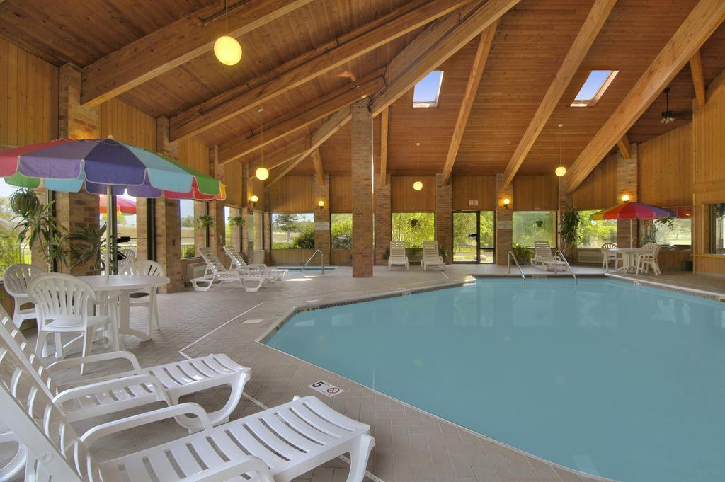 Baymont By Wyndham Muskegon Hotell Exteriör bild