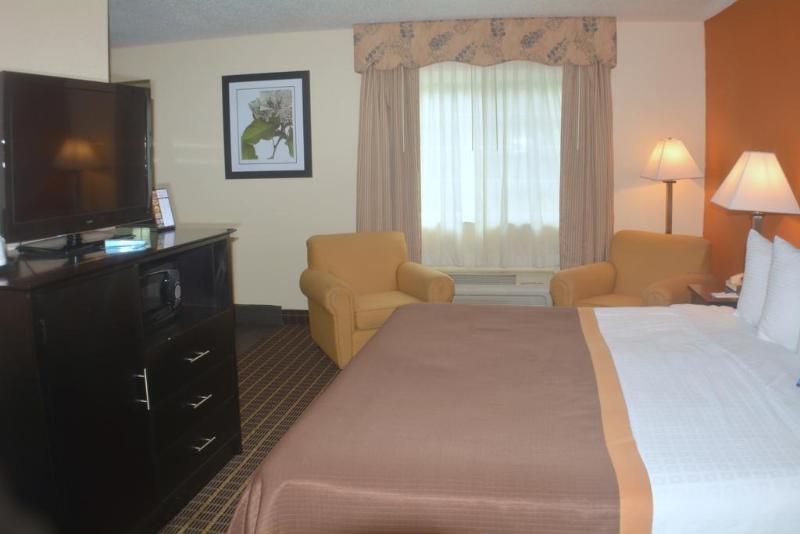 Baymont By Wyndham Muskegon Hotell Exteriör bild