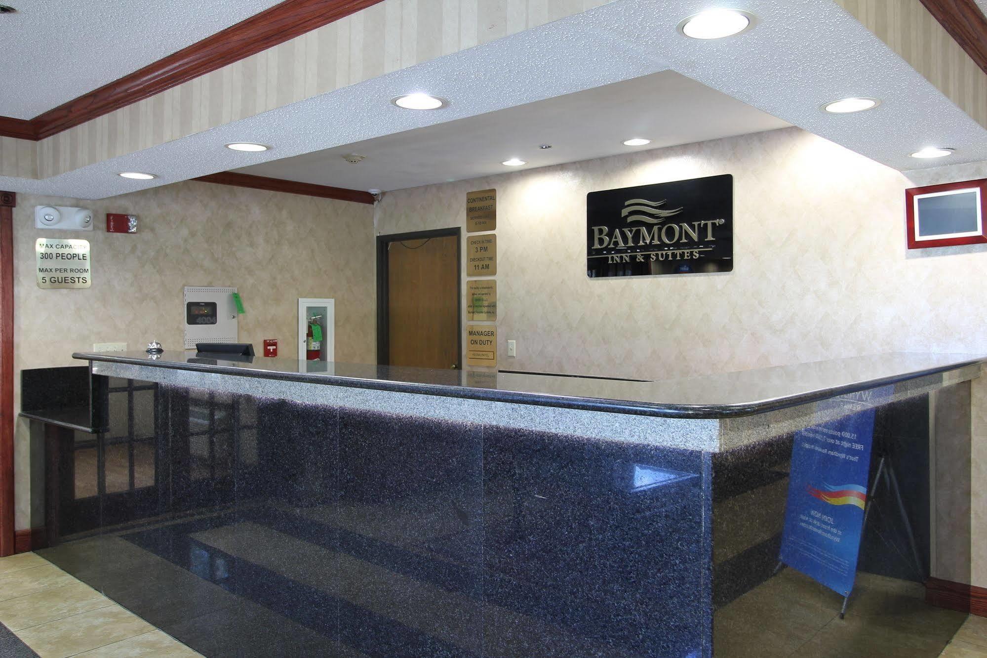Baymont By Wyndham Muskegon Hotell Exteriör bild