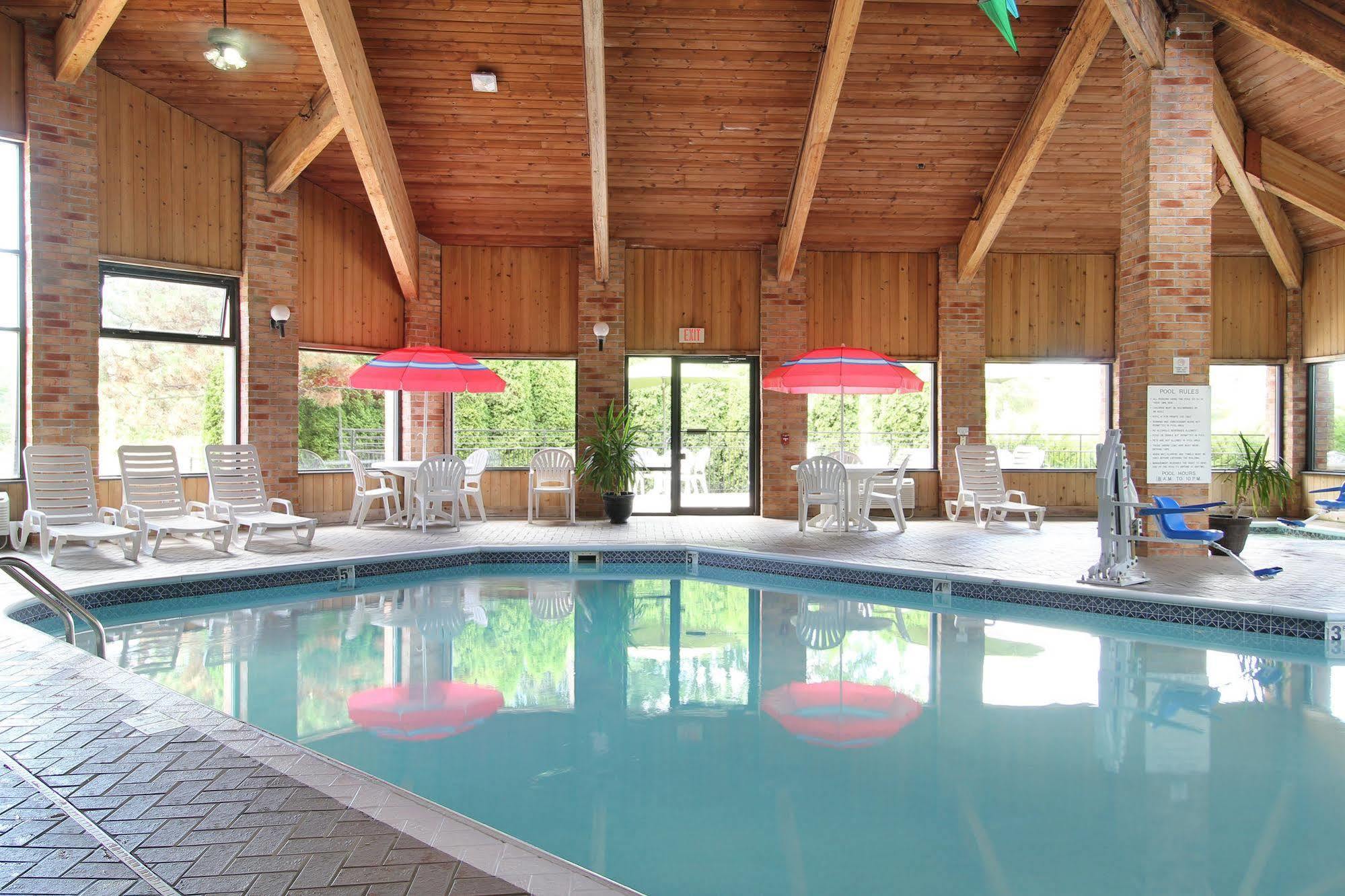 Baymont By Wyndham Muskegon Hotell Exteriör bild