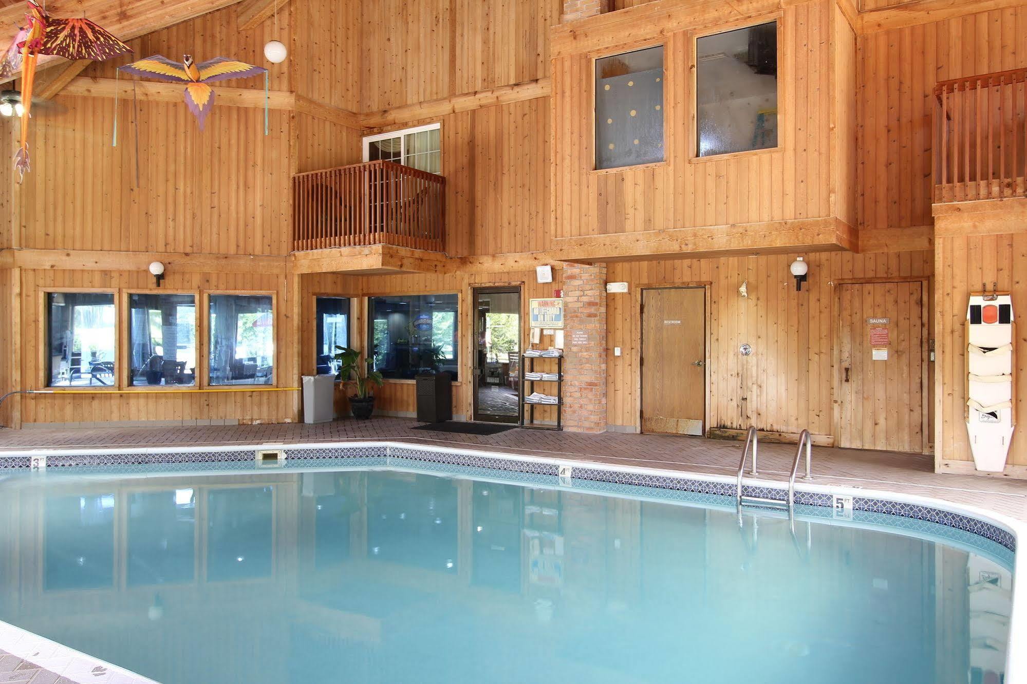 Baymont By Wyndham Muskegon Hotell Exteriör bild